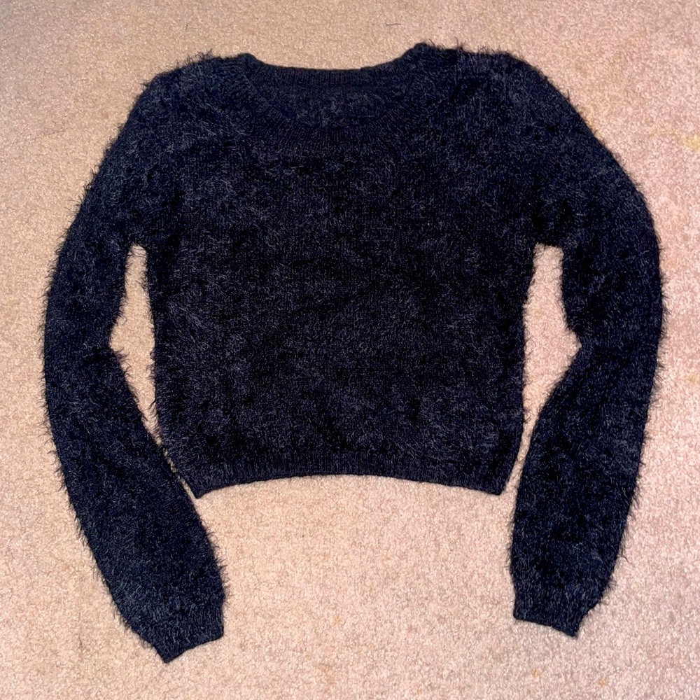 3/$15 🎄 fuzzy sweater!